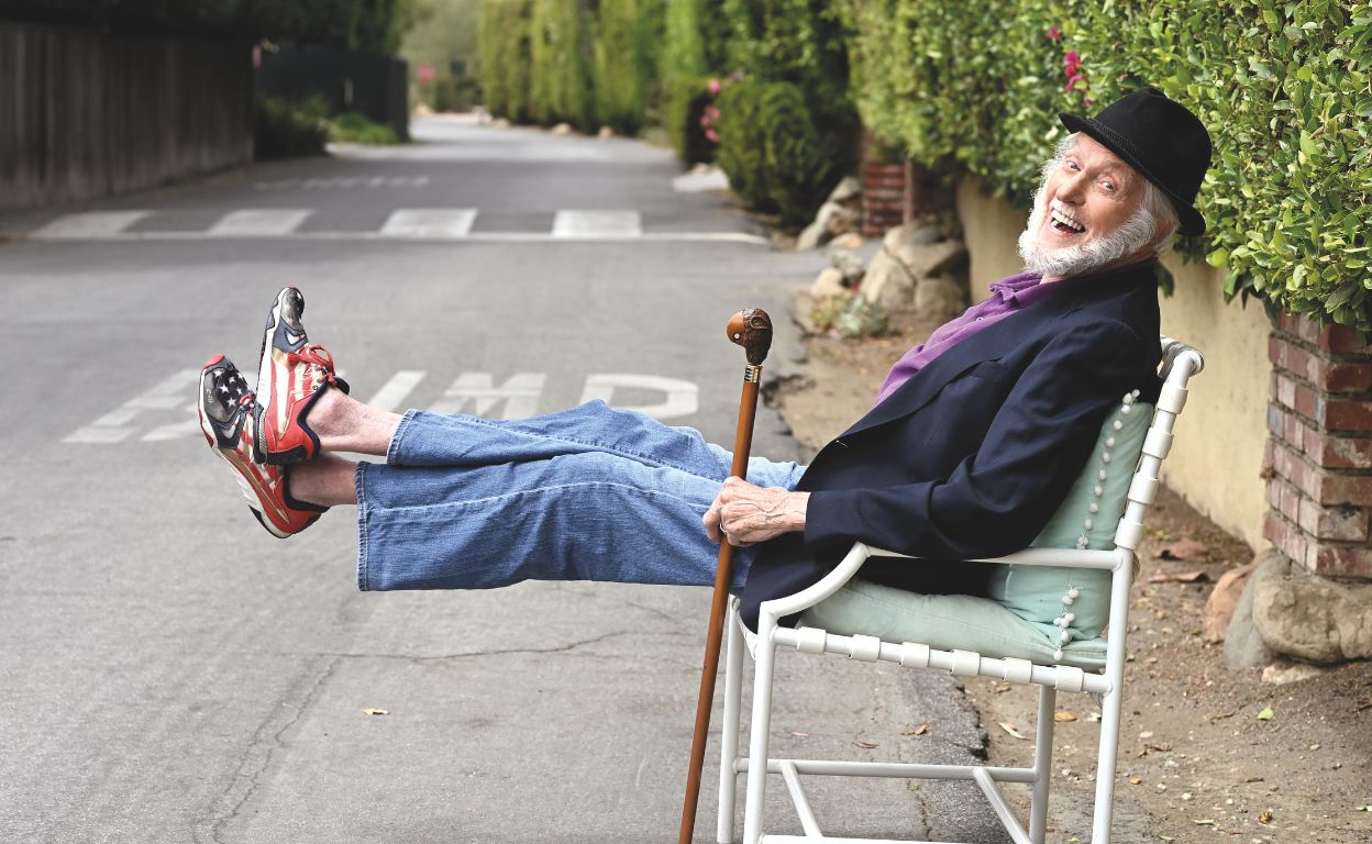 Cómo llegar a los 100 años sin perder la sonrisa, según el actor de ‘Mary Poppins’